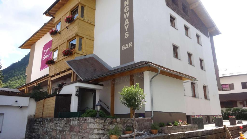 Hotel Toni Galtür エクステリア 写真