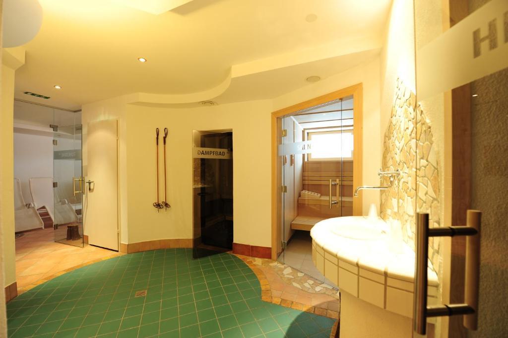 Hotel Toni Galtür エクステリア 写真